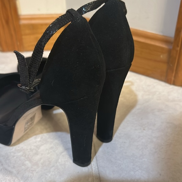 White House Black Market Marianna suede heel size 8 - Picture 3 of 6